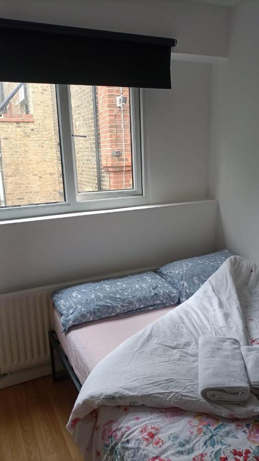 Hostel Bright Double Bedroom London
